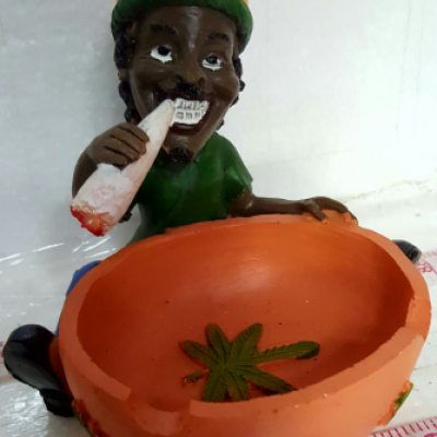 Resin ashtray R6146